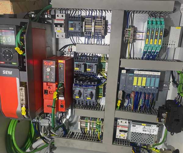 Robotika avtomatizacija AC DC